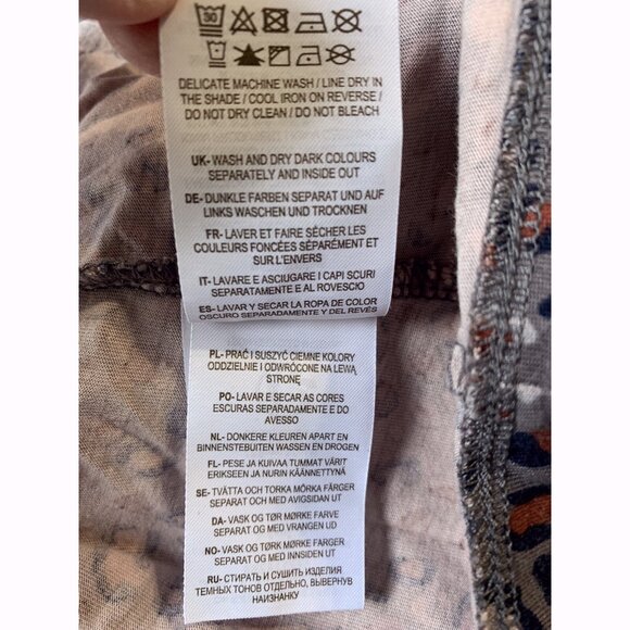 Boden Women’s Leopard Button Up Top Sz 2 Gray Leopard Print Modern Chic Neutral - Picture 11 of 13